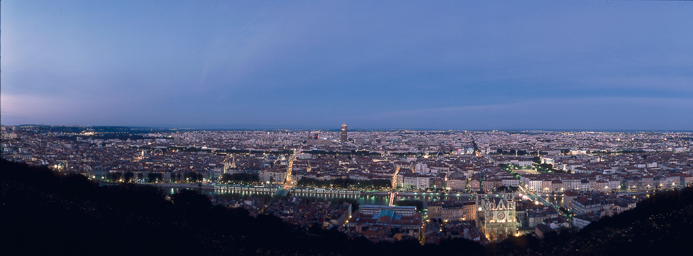 vue de Lyon en nocturne depuis Fourvière 